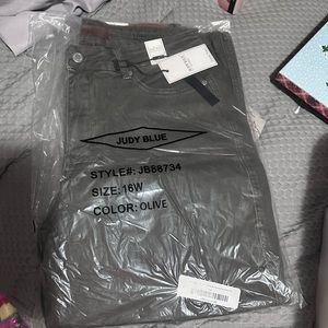 Judy Blue Crop Tummy Control, new with tags